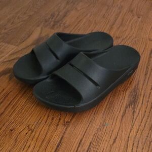 OOFOS Black Women's Slide Sandals